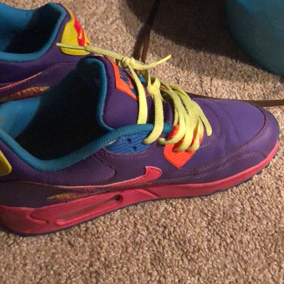 Air Maxes Size 6.5 - Picture 5 of 7